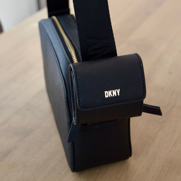 DKNY TUTU DOUBLE ZIP CAMERA CROSSBODY BAG W/ LOGO STRAP - Picture 1 of 9